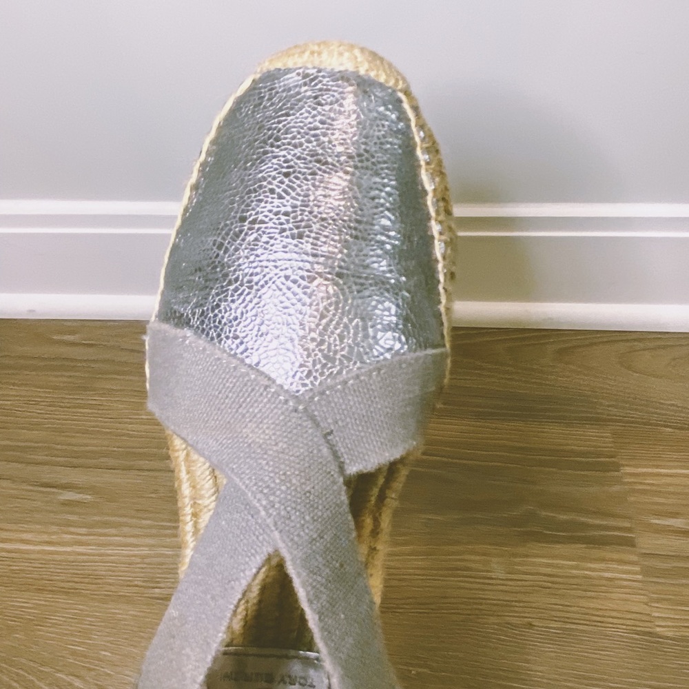 TORY BURCH | BOHEMIAN BLOGGER FAVORITE | METALLIC SILVER LEATHER FLATS